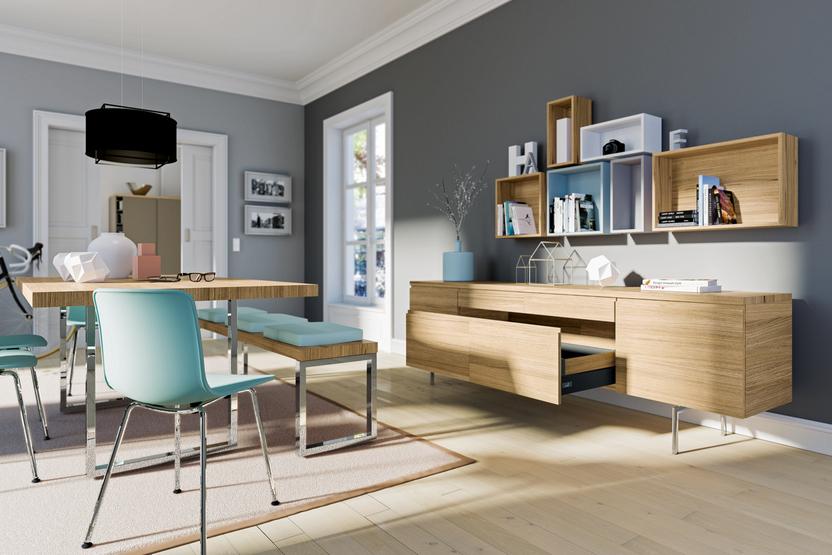 Esszimmerimpression in Holz-Türkis-Kombination, Sideboard und Sitzbank mit akzentuierter grauer Wandgestaltung